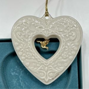 Lenox China Holliday Charm Collection HEART with dove Ornament  2 3/4"‎